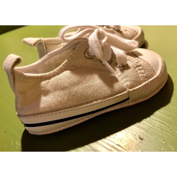white canvas baby shoes